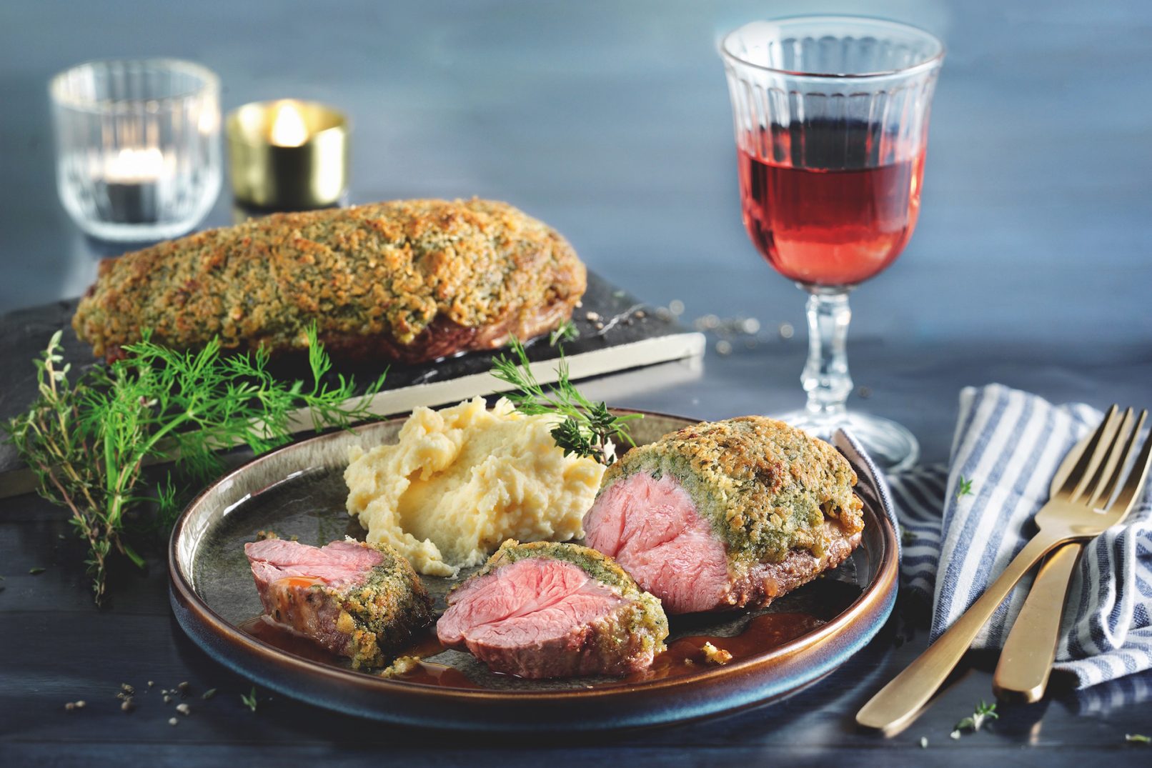 Lammrücken mit Kräuterkruste von Vikingyr – R&S Vertriebs GmbH Lammrücken mit Kräuterkruste von Vikingyr – R&S Vertriebs GmbH